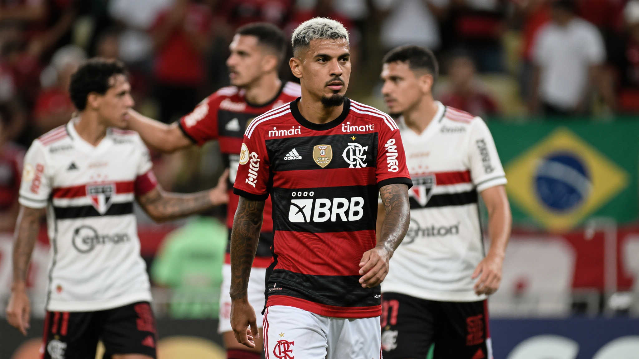 库库雷利亚:换个时间再战,击败弗拉门戈或许可能 当谈到竞技体育尤其是足球,自然不能忽视团队的临场表